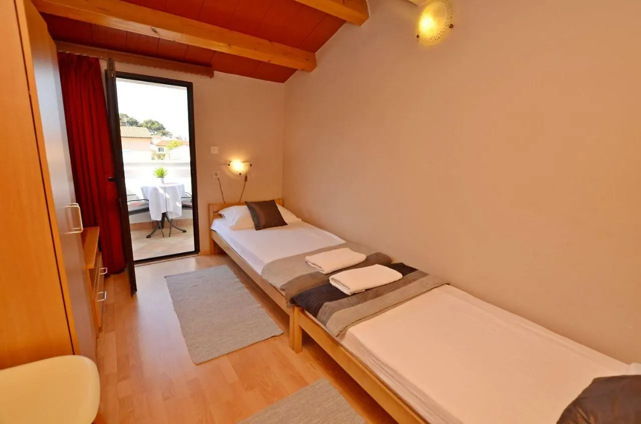 Apartments Alida ポレッチ 0*,